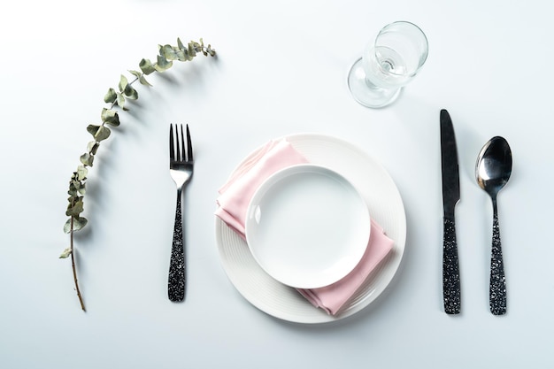 Masă pregătită pentru servit